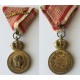 Vojenská záslužná medaila SIGNUM LAUDIS, bronz s vojnovou stuhou s mečmi