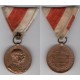 Jubilejná pamätná medaila na 50.výr.vlády FJ I., bielo - červená originál stuha